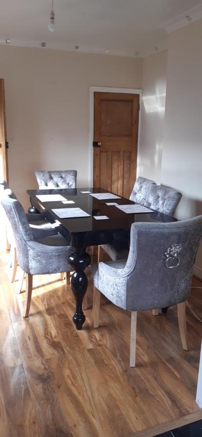 Our Guests Are Royal Apartment Wellingborough Exterior photo